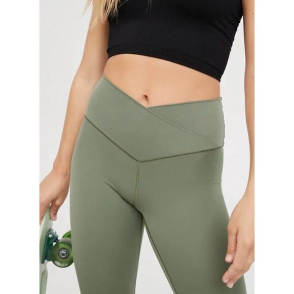 Offline by Aerie Flare High Rise Green L Overlap Waistband - Picture 3 of 5